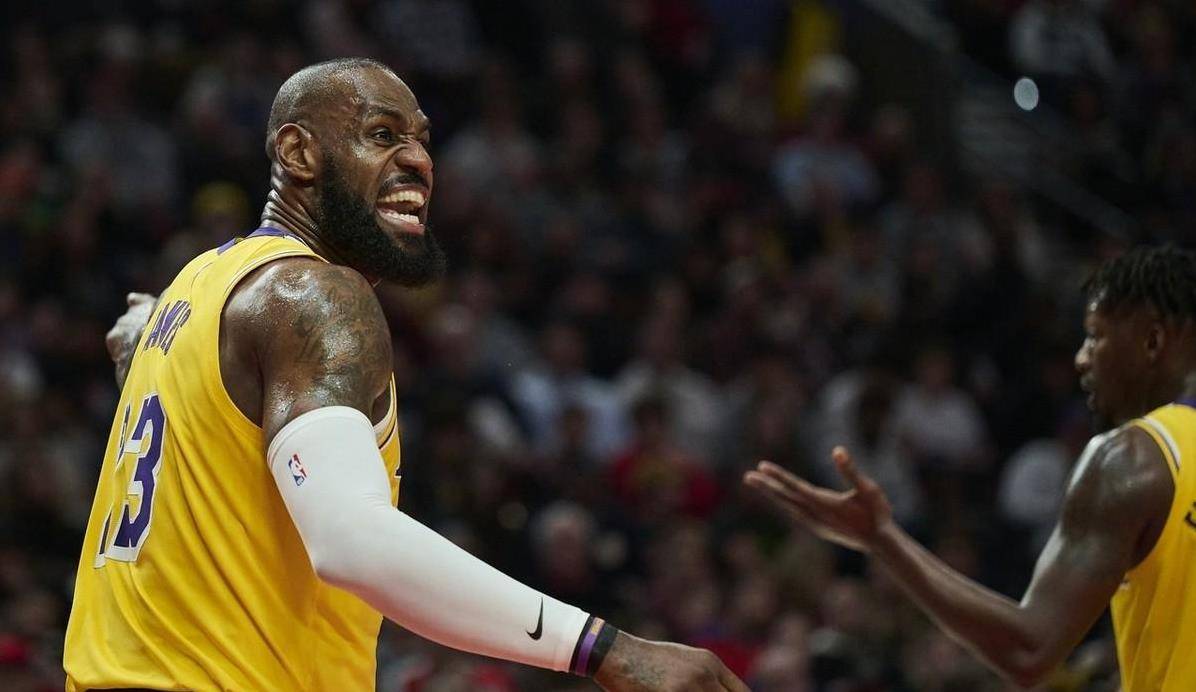 九游体育-詹姆斯与30激战DWG分钟，大比分获胜胜负难料！，蒂姆焦点对战引发球迷热议的简单介绍