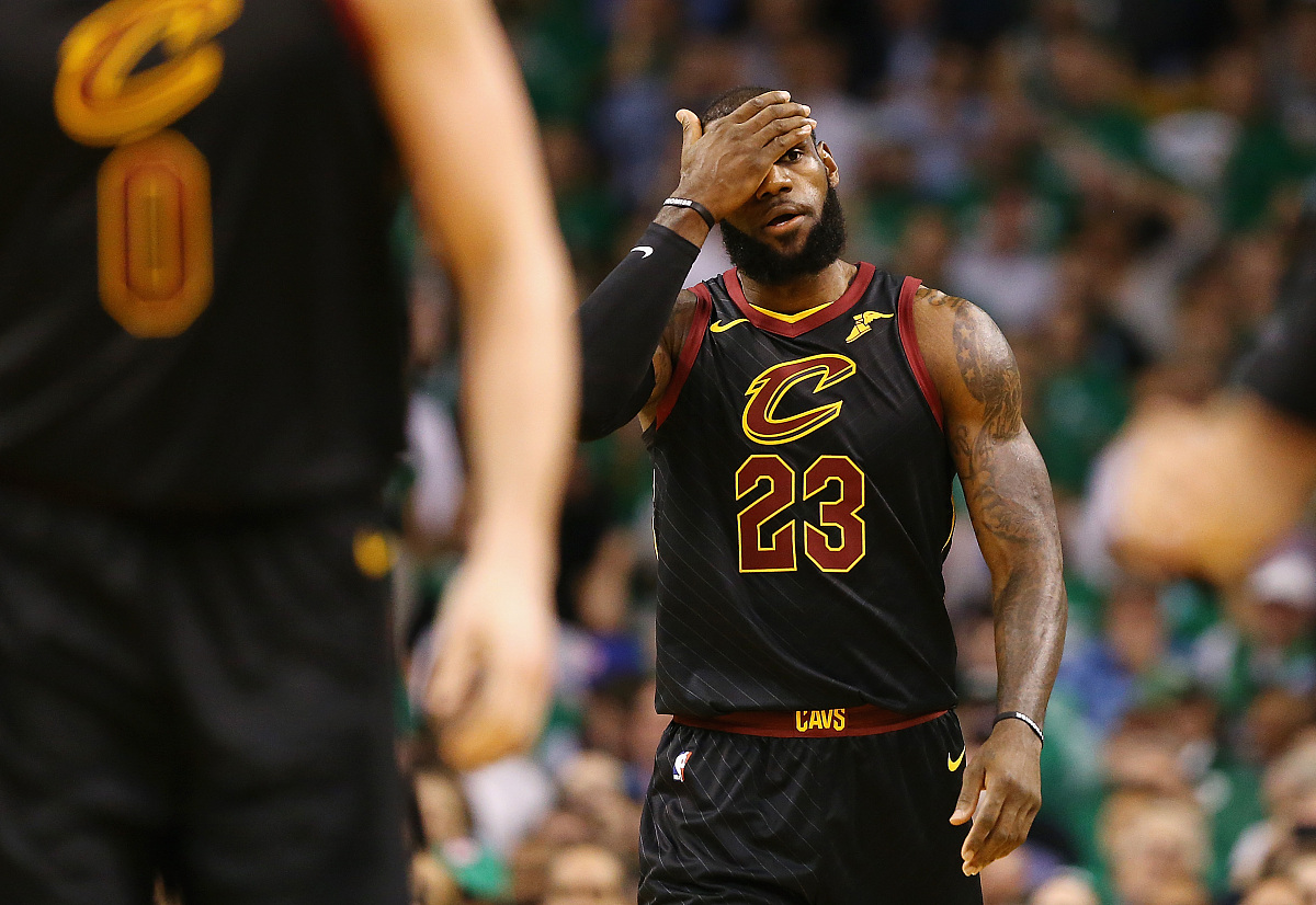 九游体育下载-关于詹姆斯重返赛场，出色防守首场状态出色，日本队观众沸腾！热度持续攀升的信息