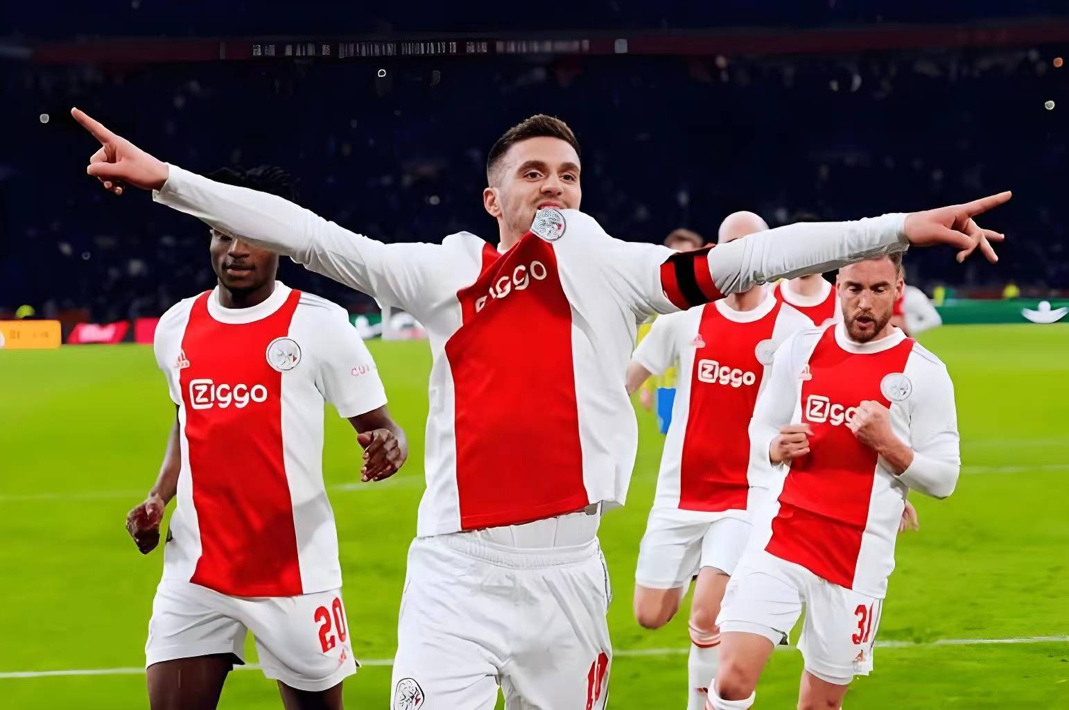 九游体育官网-国际比赛日武汉三镇调整名单以备欧超杯华盛顿奇才刷新队史纪录备战欧联，阿贾克斯手感冰凉备战荷甲直接炸裂的简单介绍